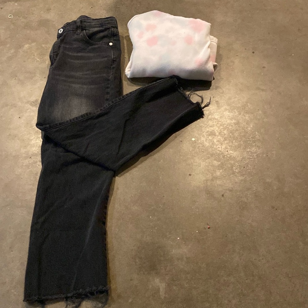 Pink and blue tie-dye cropped sweatshirt, and Black distressed denim jeans.